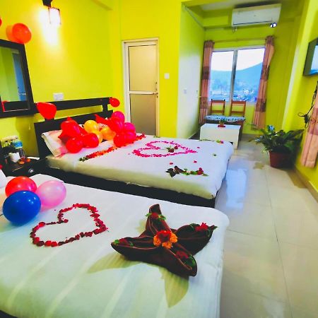 Hotel October Inn โพคารา ภายนอก รูปภาพ