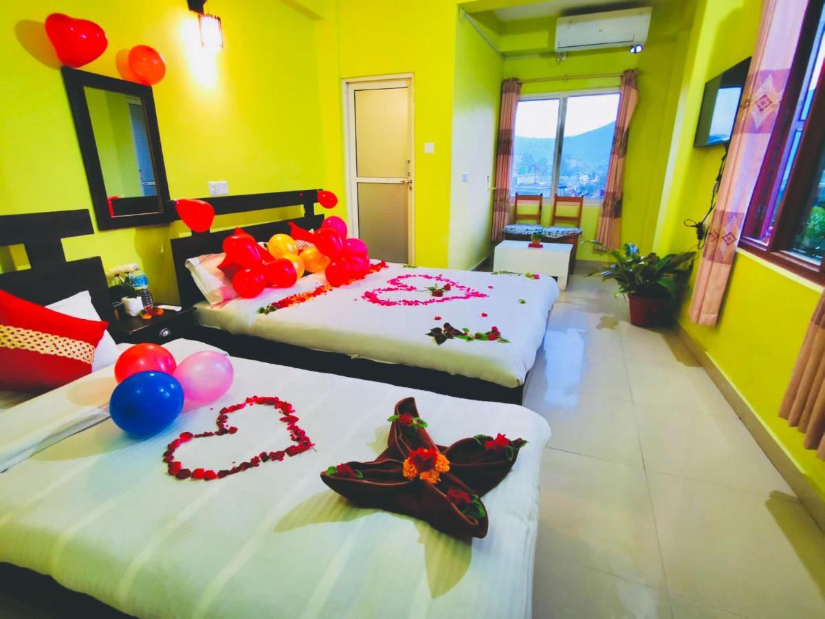 Hotel October Inn โพคารา ภายนอก รูปภาพ