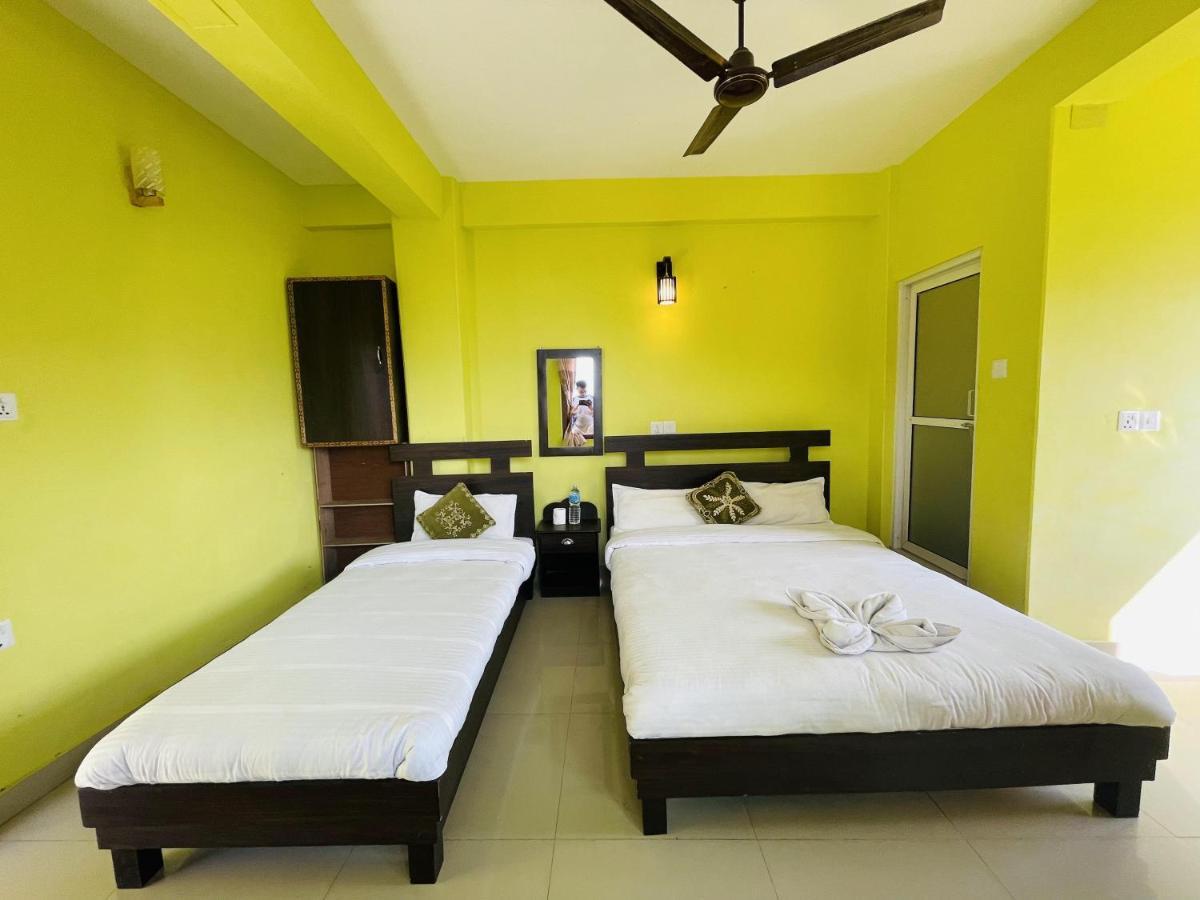Hotel October Inn โพคารา ภายนอก รูปภาพ