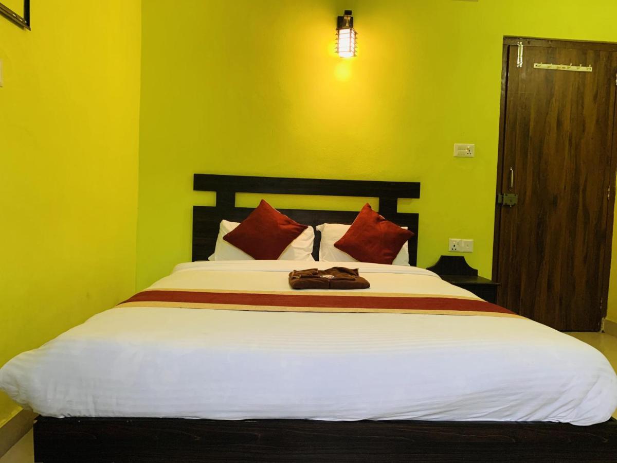 Hotel October Inn โพคารา ภายนอก รูปภาพ