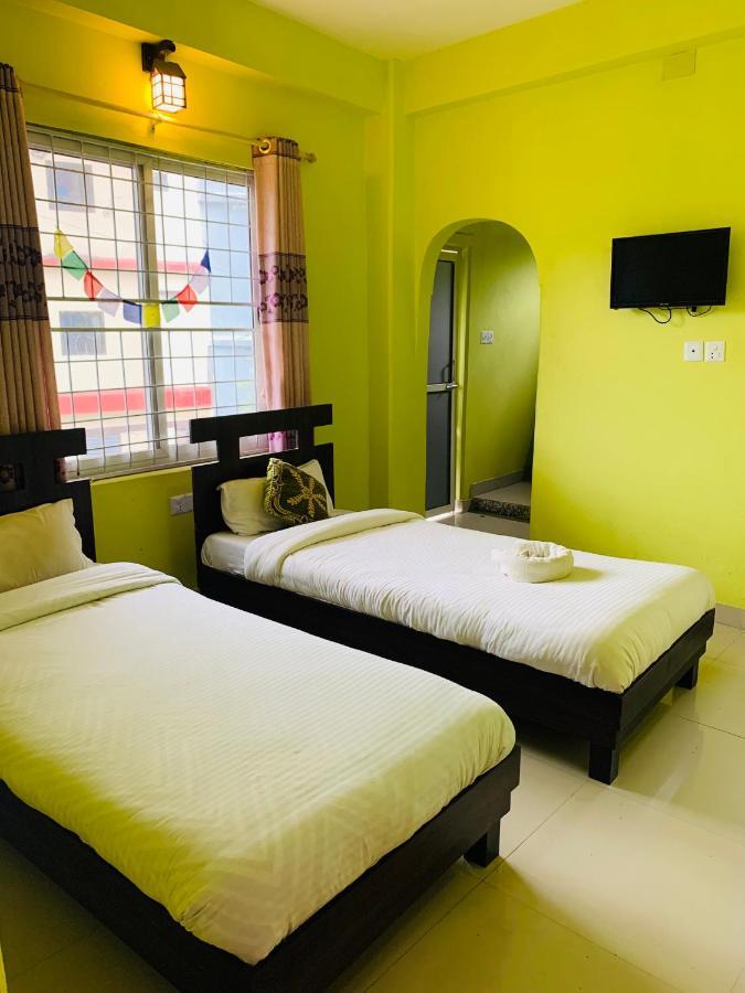 Hotel October Inn โพคารา ภายนอก รูปภาพ